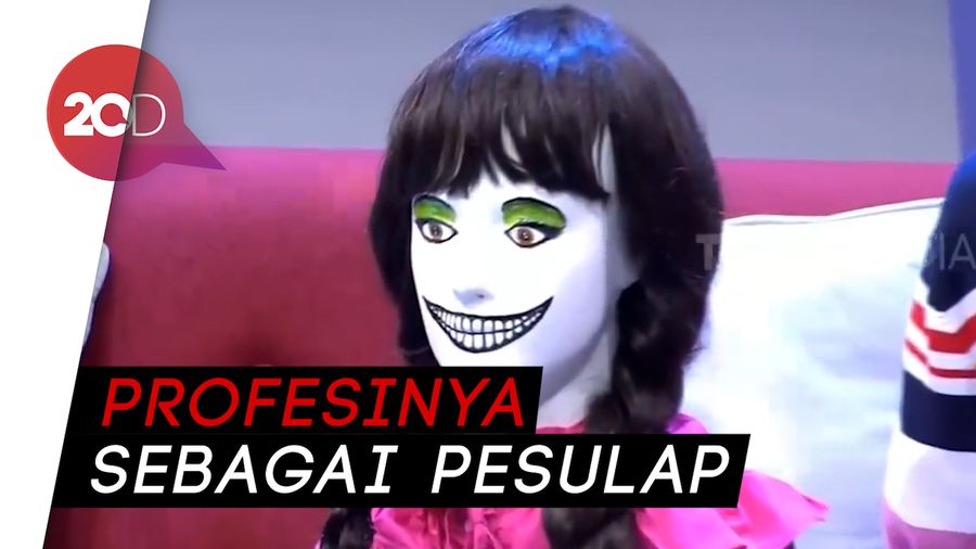 Inilah Wahyu, Pria Viral yang Giring Boneka Seram di Malam Hari