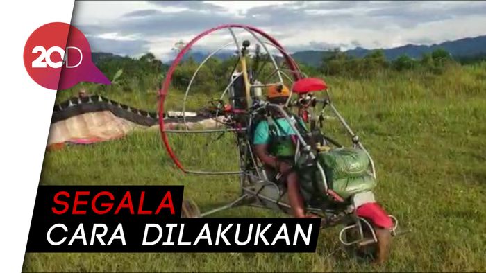 Video Paramotor Kirim Bantuan ke Korban Longsor Sukajaya