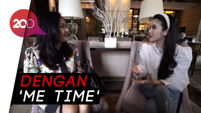 Cara Sandra Dewi Atasi Stres Jaga Anak