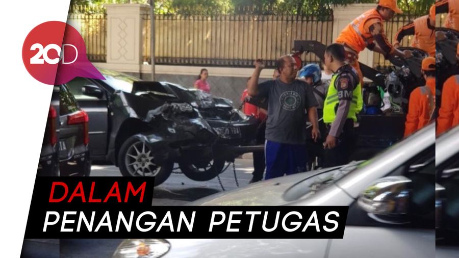 Video Kecelakaan Beruntun di Antasari Jaksel
