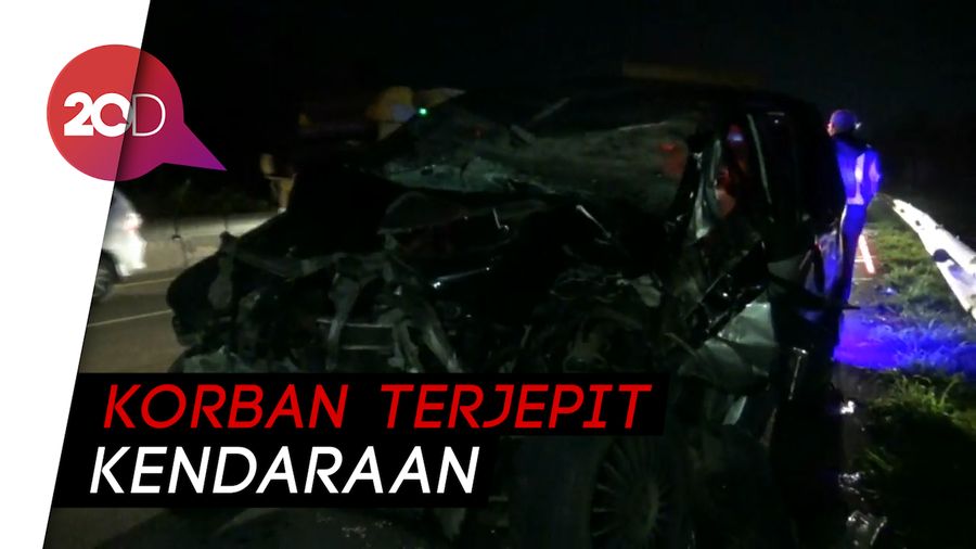 Xenia Tabrak Truk Tanah di Tol Cipularang, 1 Orang Tewas