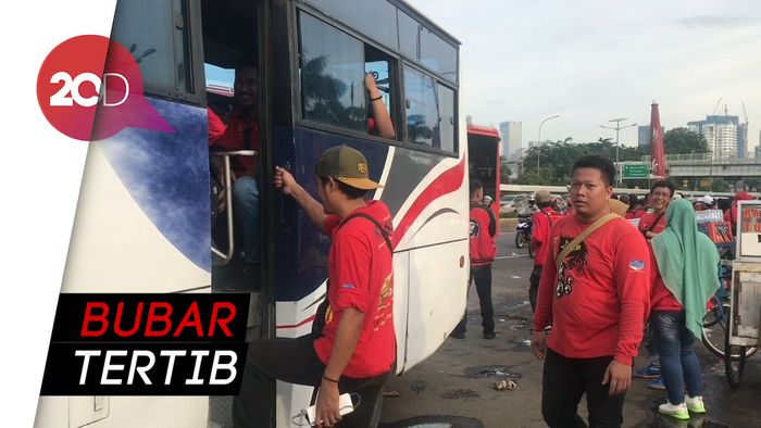 Demo Buruh Tolak Omnibus Law Bubar, Lalin Depan DPR Lancar
