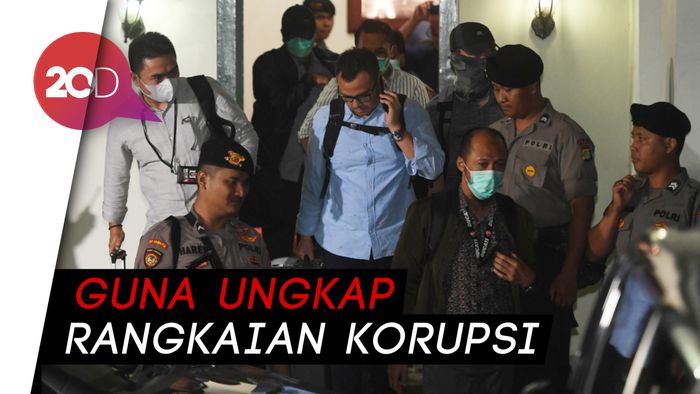 Geledah Ruang Kerja-Rumah Dinas Wahyu Setiawan, KPK Sita Dokumen