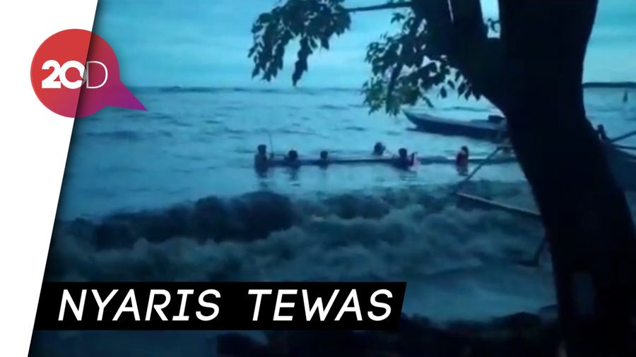 Perahu Patah Dihantam Ombak, 4 Pemancing Terombang-ambing di Laut