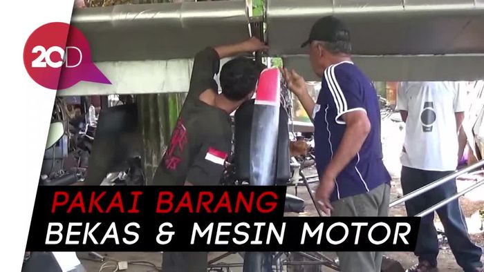 Melihat Proses Perakitan Pesawat Buatan Montir Tak Tamat SD