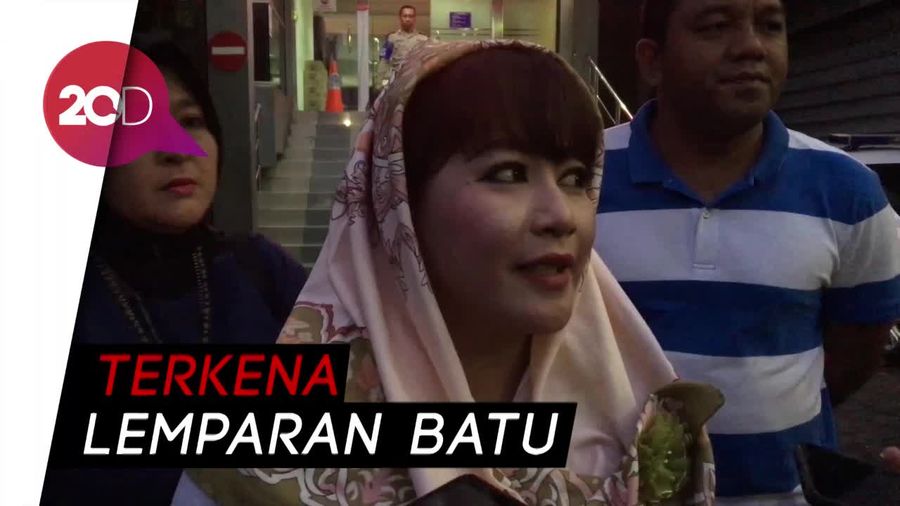 Dewi Tanjung Sambangi Polda Metro, Polisikan Pendukung Anies