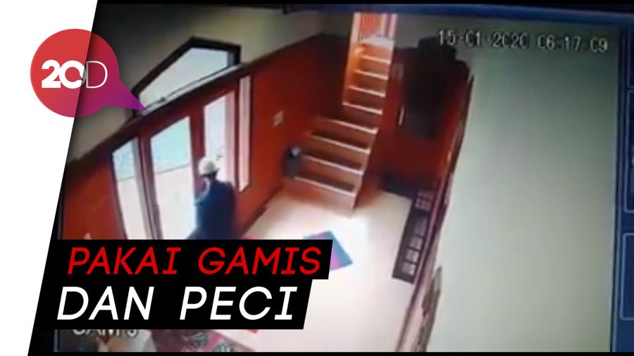 Aksi Pencuri Kotak Amal Masjid di Bandung Terekam CCTV