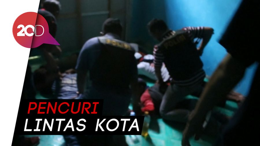 Jangan Bergerak! Detik-detik 2 Pencuri Kambing Digerebek Polisi