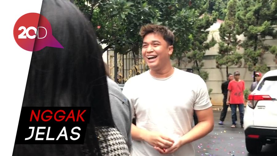 Kejutan Ultah, Billy Syahputra Dibuat Bingung dengan Tingkah Pacar