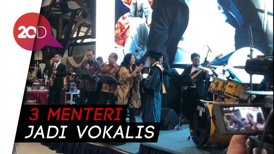 Menteri Basuki Hibur Tamu di ITB di Sela Pemberian Doktor Kehormatan
