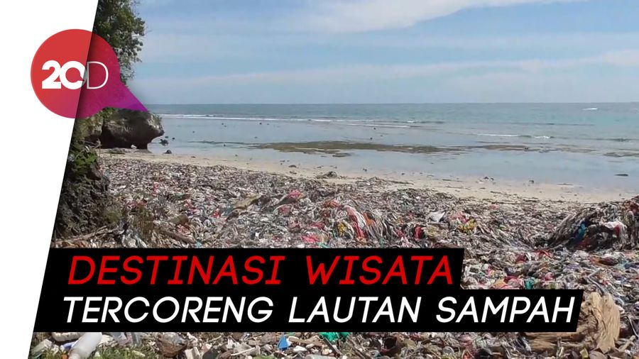 Miris! Pantai Wisata di Polman Dipenuhi Lautan Sampah