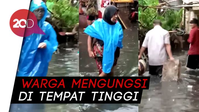 Banjir di Petamburan Sampai Selutut Orang Dewasa