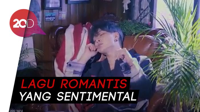 Bobby iKON Beri Kado Spesial untuk iKONIC Lewat Rest Your Bones