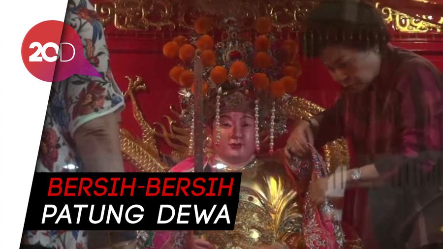 Jelang Imlek, Dewa Dewi Kelenteng Xian Ma Ganti Jubah