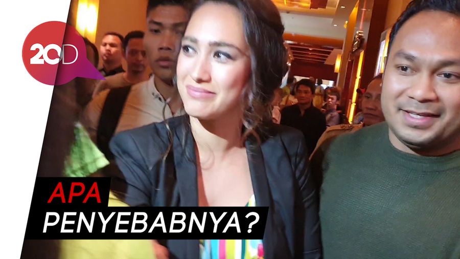 Senyum Alexandra Gottardo Saat Ditanya Soal Perceraian