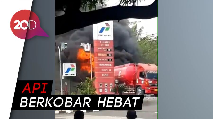 Truk Tangki BBM Terbakar di Banjar