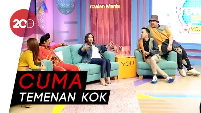 Zaskia Gotik Jawab Kabar Kedekatannya dengan Kriss Hatta