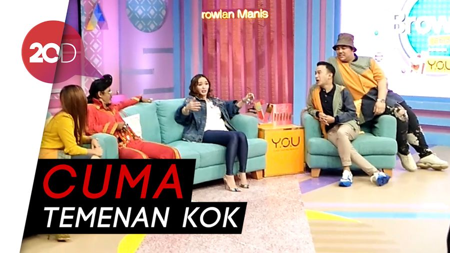 Zaskia Gotik Jawab Kabar Kedekatannya dengan Kriss Hatta