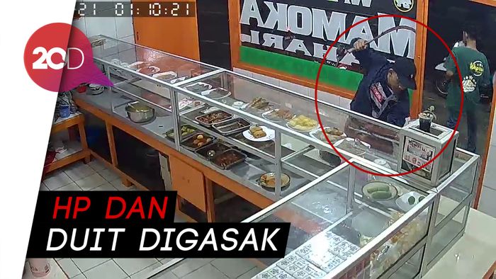 Lagi Makan di Warteg, Pembeli Ditodong Celurit oleh Perampok