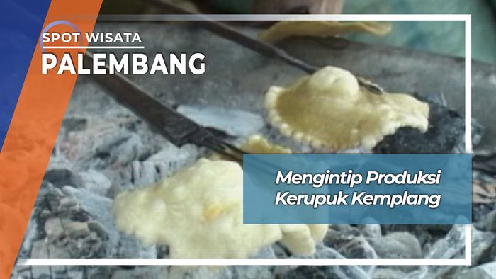 Mengintip Produksi Kerupuk Kemplang Palembang