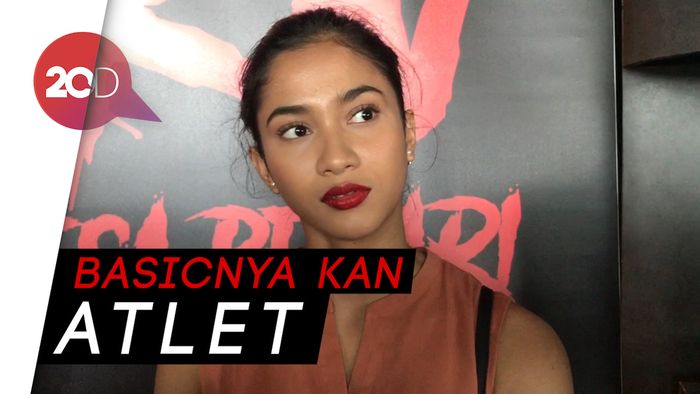Demi KKN: Di Desa Penari, Aghniny Haque Serius Belajar Nari