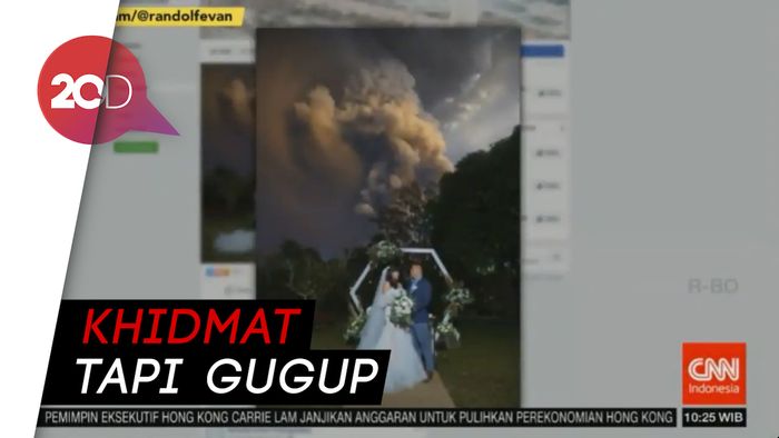 Nekat! Momen Dramatis Pasangan Menikah Dekat Gunung Meletus