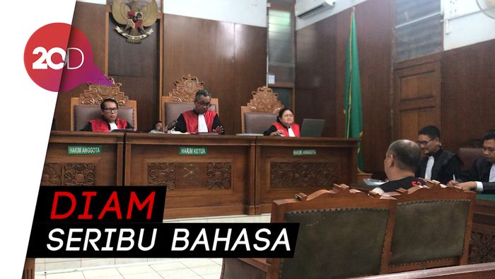 Sidang Kasus Narkoba, Eks Kapolsek Kebayoran Baru Hindari Wartawan