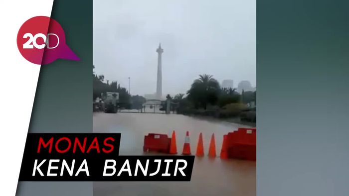 Saat Pintu Monas Seberang Istana Terendam Banjir