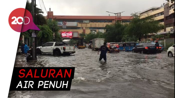 Kawasan Mangga Dua Banjir Usai Diguyur Hujan Deras