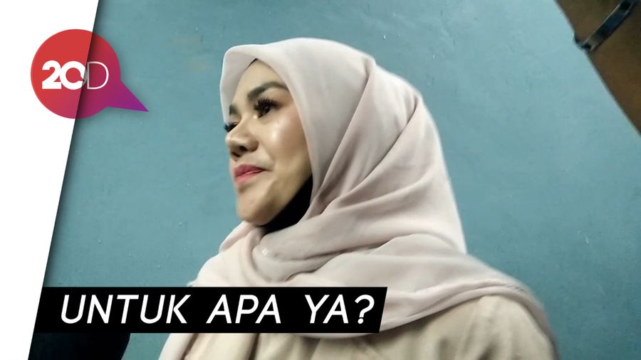 Sarita Bantah Jual Rumah untuk Bayar Utang Mantan Suami