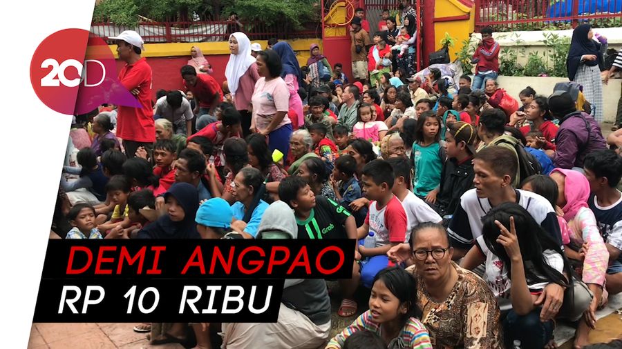 Demi Angpao, Nenek Asal Depok Rela Menunggu Sejak Pagi di Vihara Dharma Bhakti