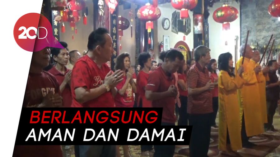Kemeriahan Imlek di Klenteng Tjoe Tik Kiong