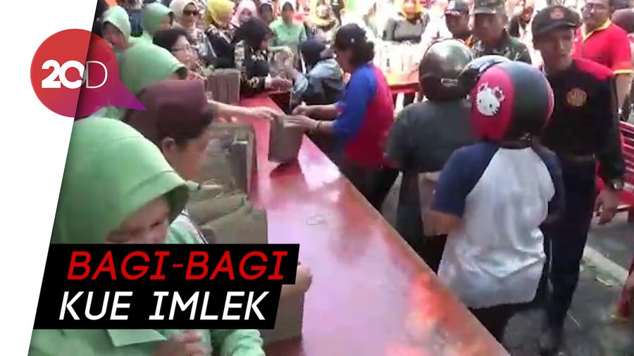 Perayaan Imlek, Klenteng di Pati Bagikan 2 Ton Kue Keranjang