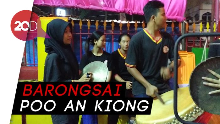 Umi Nasiroh, Gadis Berhijab Penabuh Musik Barongsai Blitar