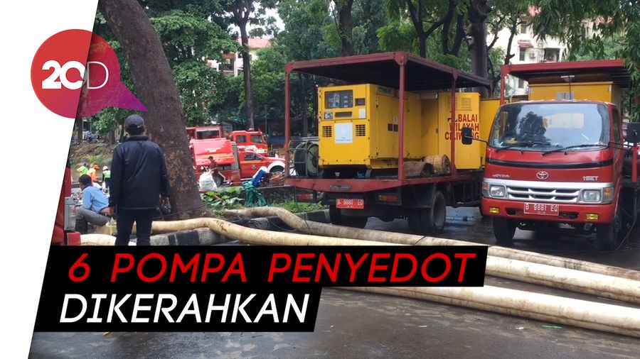 Underpass Kemayoran Masih Terendam Banjir