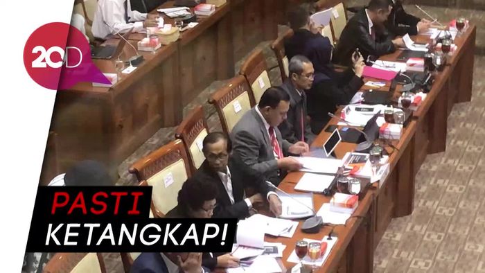 KPK Buru Harun Masiku Lintas Pulau