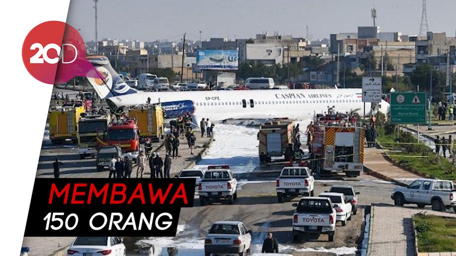 Akan Mendarat, Pesawat Iran Tergelincir di Jalan Raya