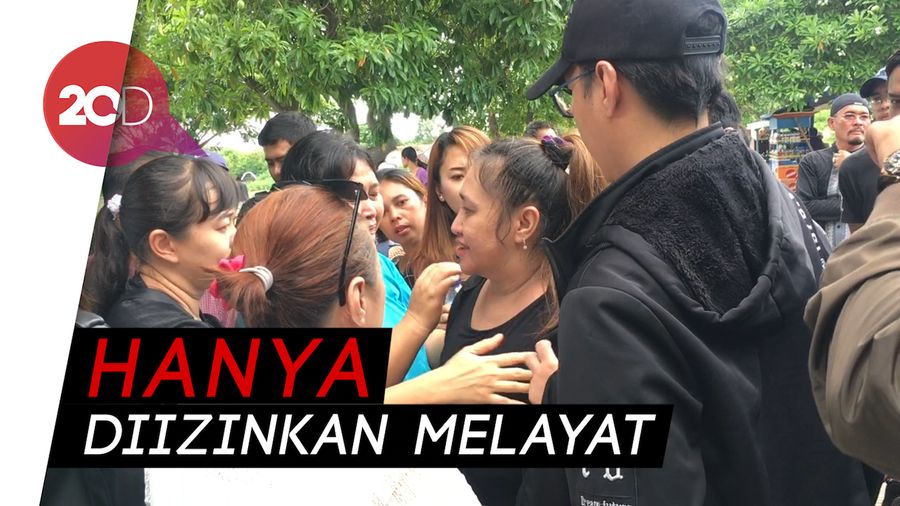 Dokter Eva Balik ke Polda Jatim Usai Johny Indo Dimakamkan