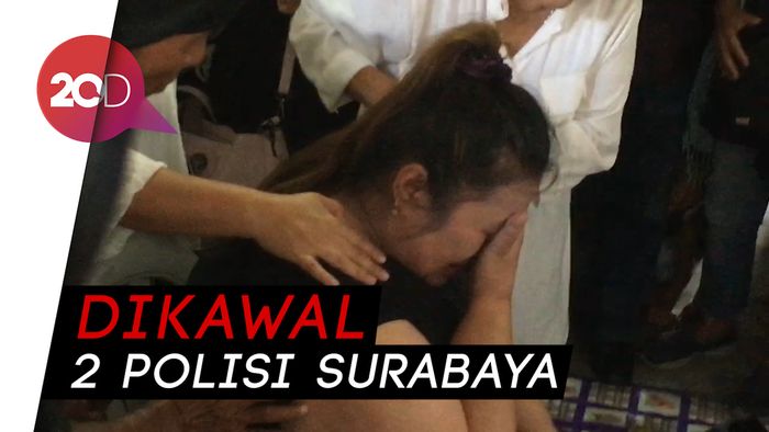 Dokter Eva Histeris Minta Maaf di Depan Jenazah Johny Indo
