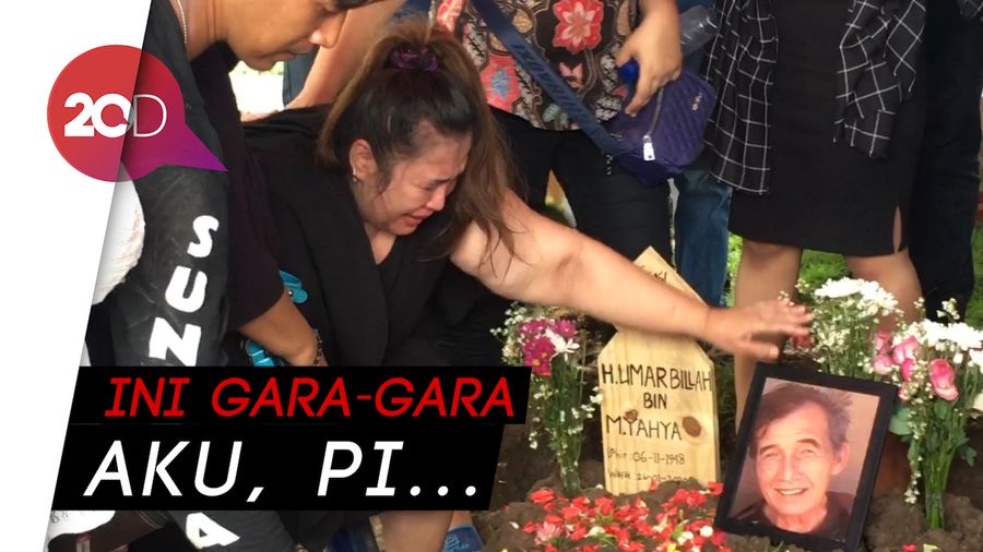 Dokter Eva Terus Salahkan Dirinya di Makam Johny Indo