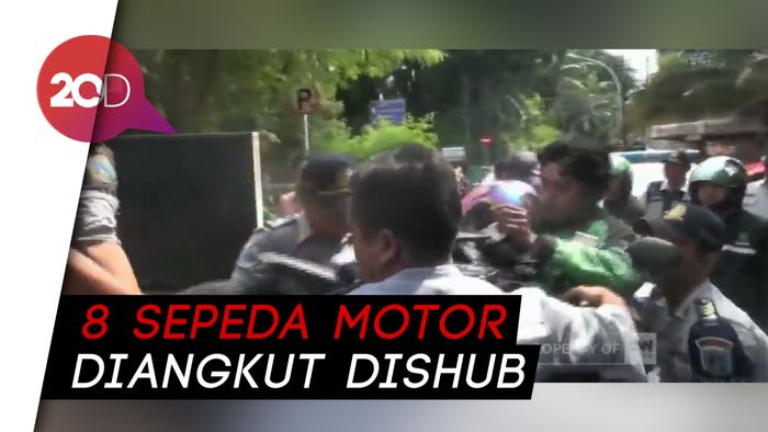 Razia Parkir Liar di Tanah Abang Ricuh!