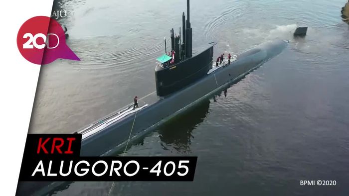 Saat Jokowi Meninjau Kapal Selam Made In RI