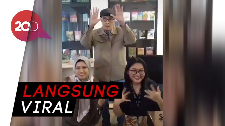 Lucu! Ketika Sapardi Djoko Damono Bermain Tik Tok 