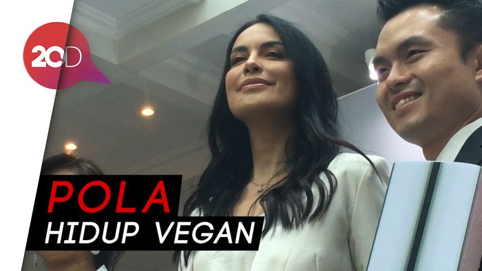 Jaga Wajah Awet Muda, Sophia Latjuba Tak Makan Hewan