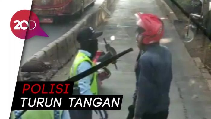 Duh! Pemotor Berpelat Merah, Masuk Busway, dan Marah-marah 