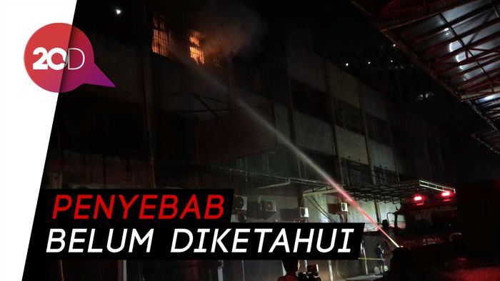 16 Unit Damkar Padamkan Kebakaran Ruko Tekstil Tanah Abang