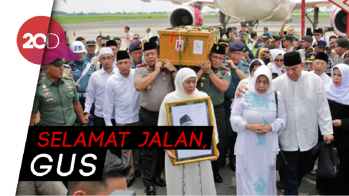 Doa Ribuan Petakziah Antar Gus Sholah ke Peristirahatan Terakhir