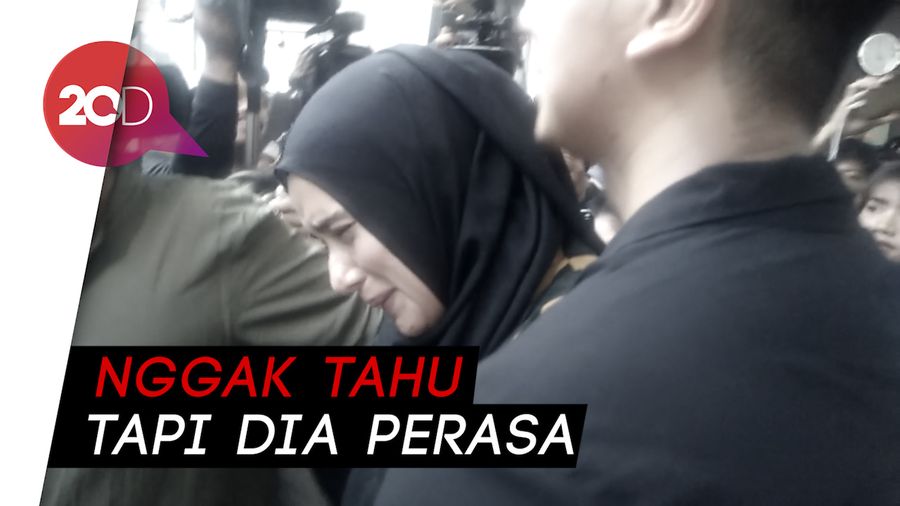 Merasa Iba, Anak Pertama Sering Peluk Fairuz A Rafiq
