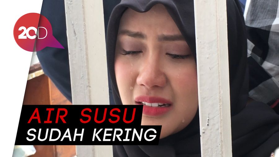 Tangis Rey Utami Pecah Tak Bisa Berikan Anaknya ASI