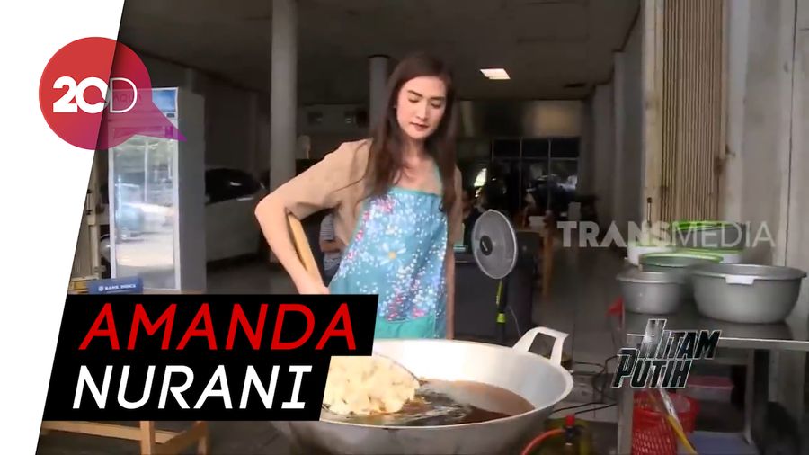 Kenalan dengan Si Cantik Lulusan S2 yang Tak Malu Jual Tahu